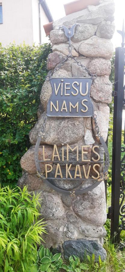 Отель Viesu Nams "Laimes Pakavs" Страупе Экстерьер фото